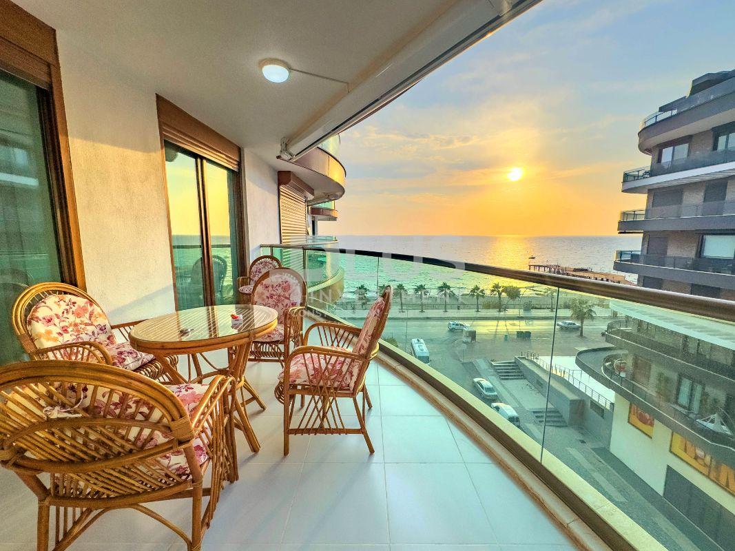 Продается меблированная квартира с 3 спальнями в жилом комплексе Küçüker Sea Side Residence