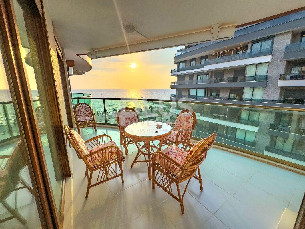 Продается меблированная квартира с 3 спальнями в жилом комплексе Küçüker Sea Side Residence