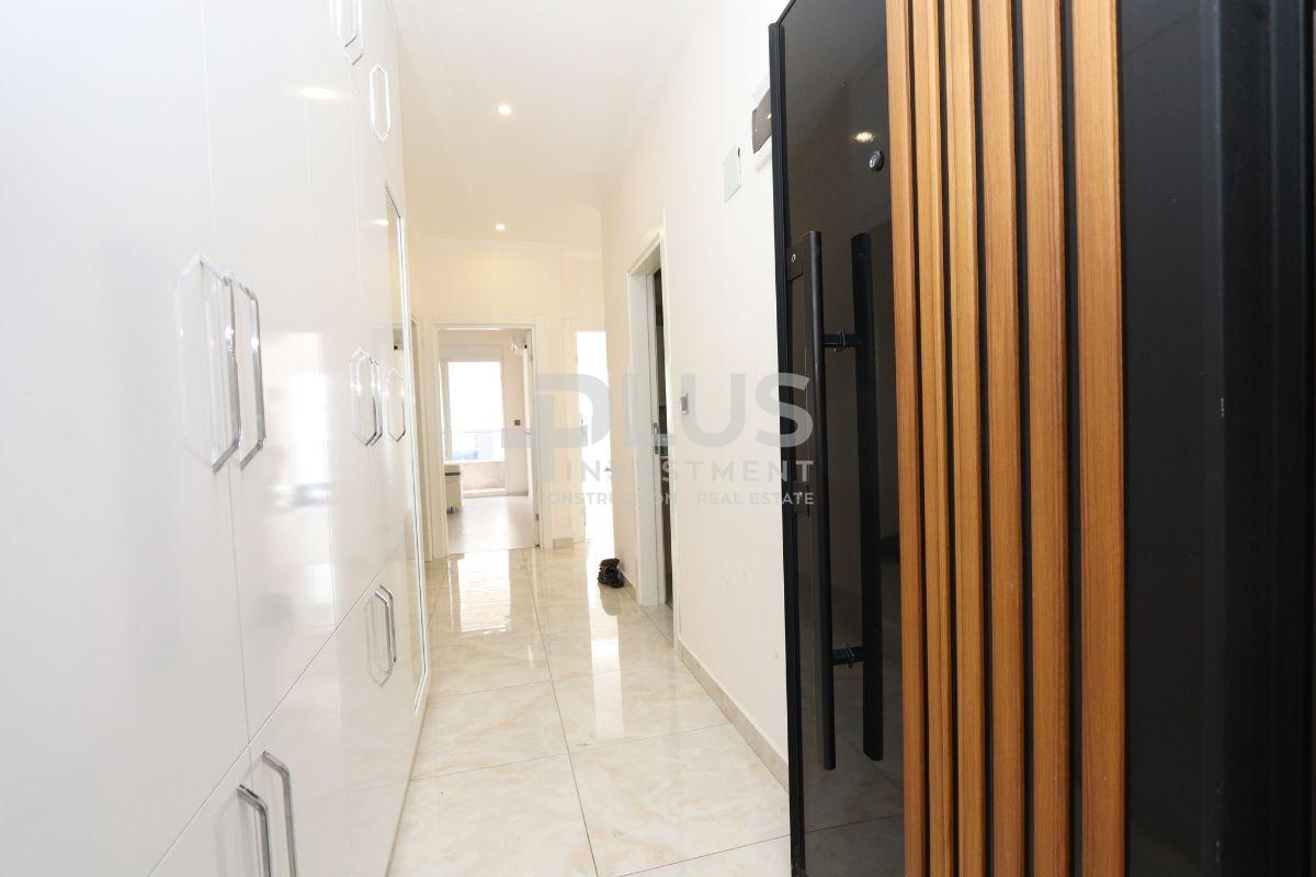 Продается квартира с 2 спальнями в центре Алании с отдельной кухней