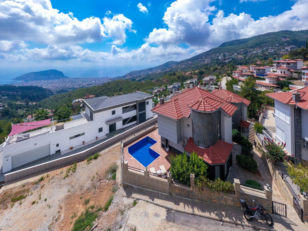 Nefes kesen manzaralara sahip müstakil villa
