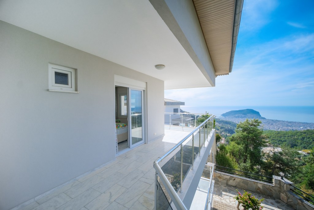 Bektaş Alanya'da geniş 5+1 villa