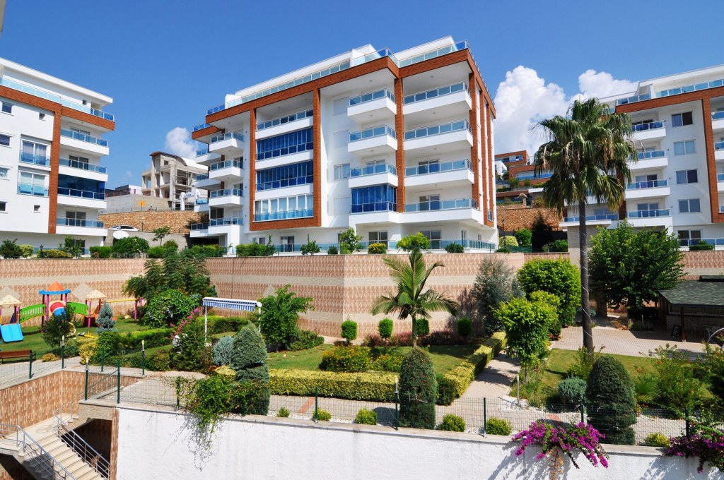 Alanya'nın Kargıcak bölgesinde büyük bir site içerisinde geniş 2+1 daire.