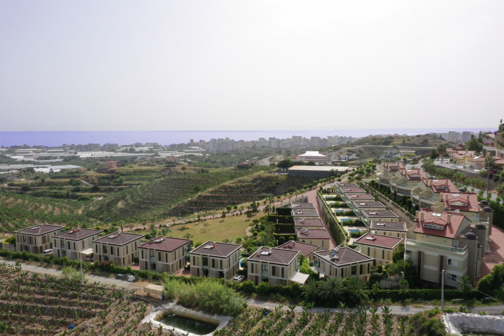 Site içerisinde eşyalı villa.