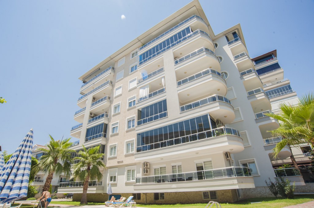 Kleopatra'da deniz manzaralı, eşyalı daire.