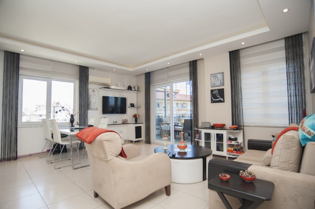 Kleopatra'da deniz manzaralı, eşyalı daire.