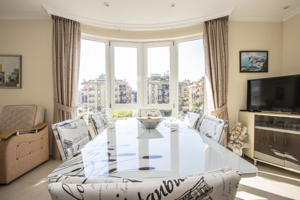 Furnished 2+1 apartment close to the sea in Alanya, Oba