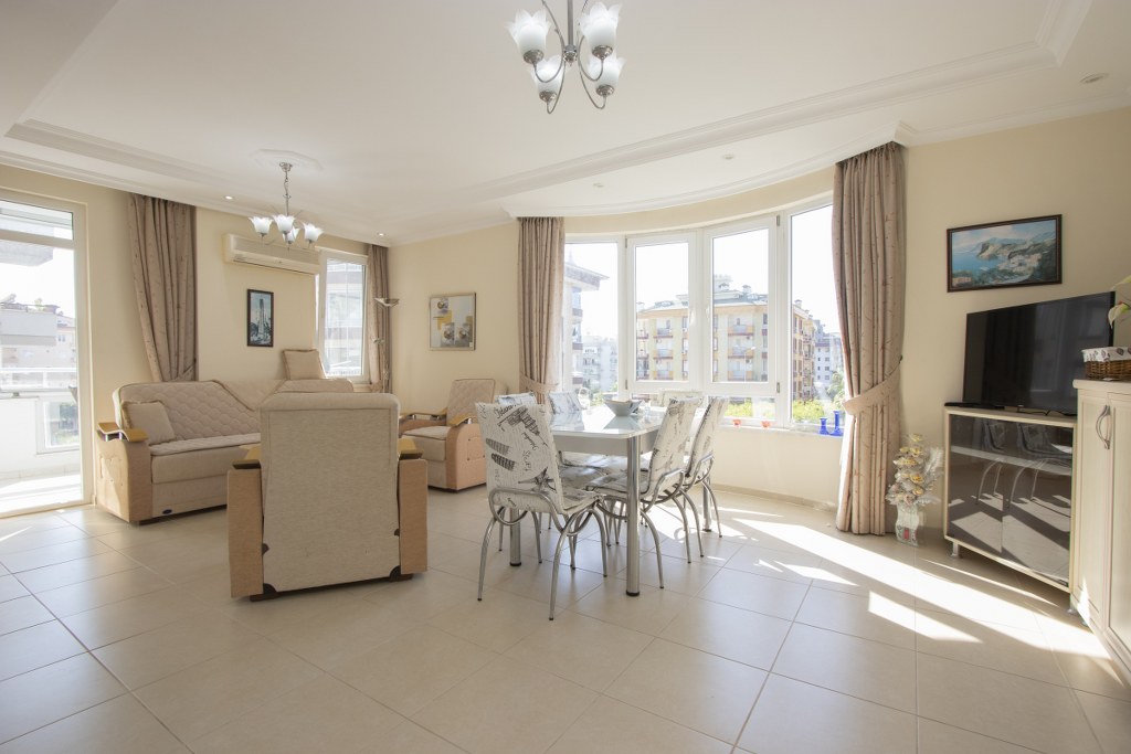 Furnished 2+1 apartment close to the sea in Alanya, Oba